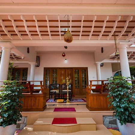 Parudeesa - Heavenly- Luxurious Palace Look-Near Cbd - Kerala - India With Breakfast Kaladi Экстерьер фото
