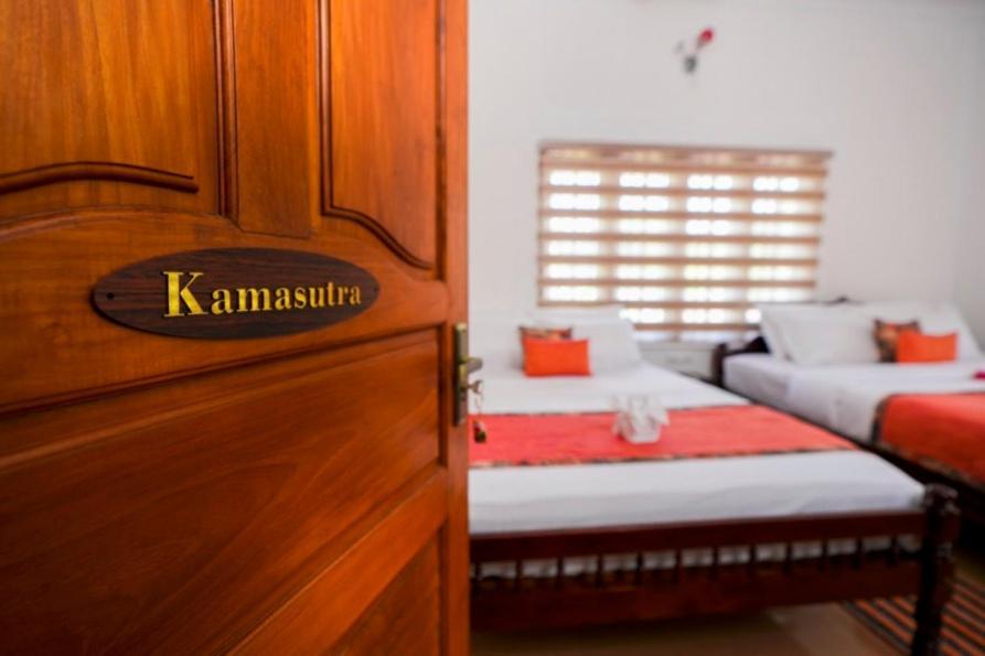 Parudeesa - Heavenly- Luxurious Palace Look-Near Cbd - Kerala - India With Breakfast Kaladi Экстерьер фото