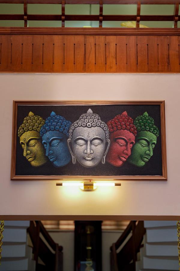Parudeesa - Heavenly- Luxurious Palace Look-Near Cbd - Kerala - India With Breakfast Kaladi Экстерьер фото