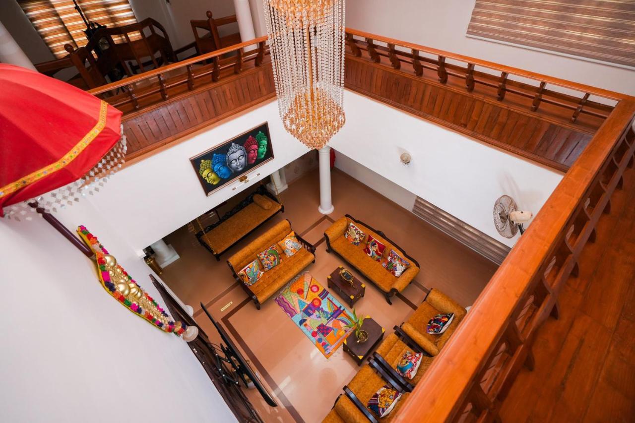 Parudeesa - Heavenly- Luxurious Palace Look-Near Cbd - Kerala - India With Breakfast Kaladi Экстерьер фото