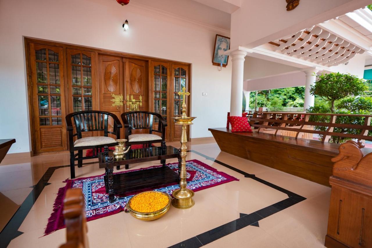 Parudeesa - Heavenly- Luxurious Palace Look-Near Cbd - Kerala - India With Breakfast Kaladi Экстерьер фото